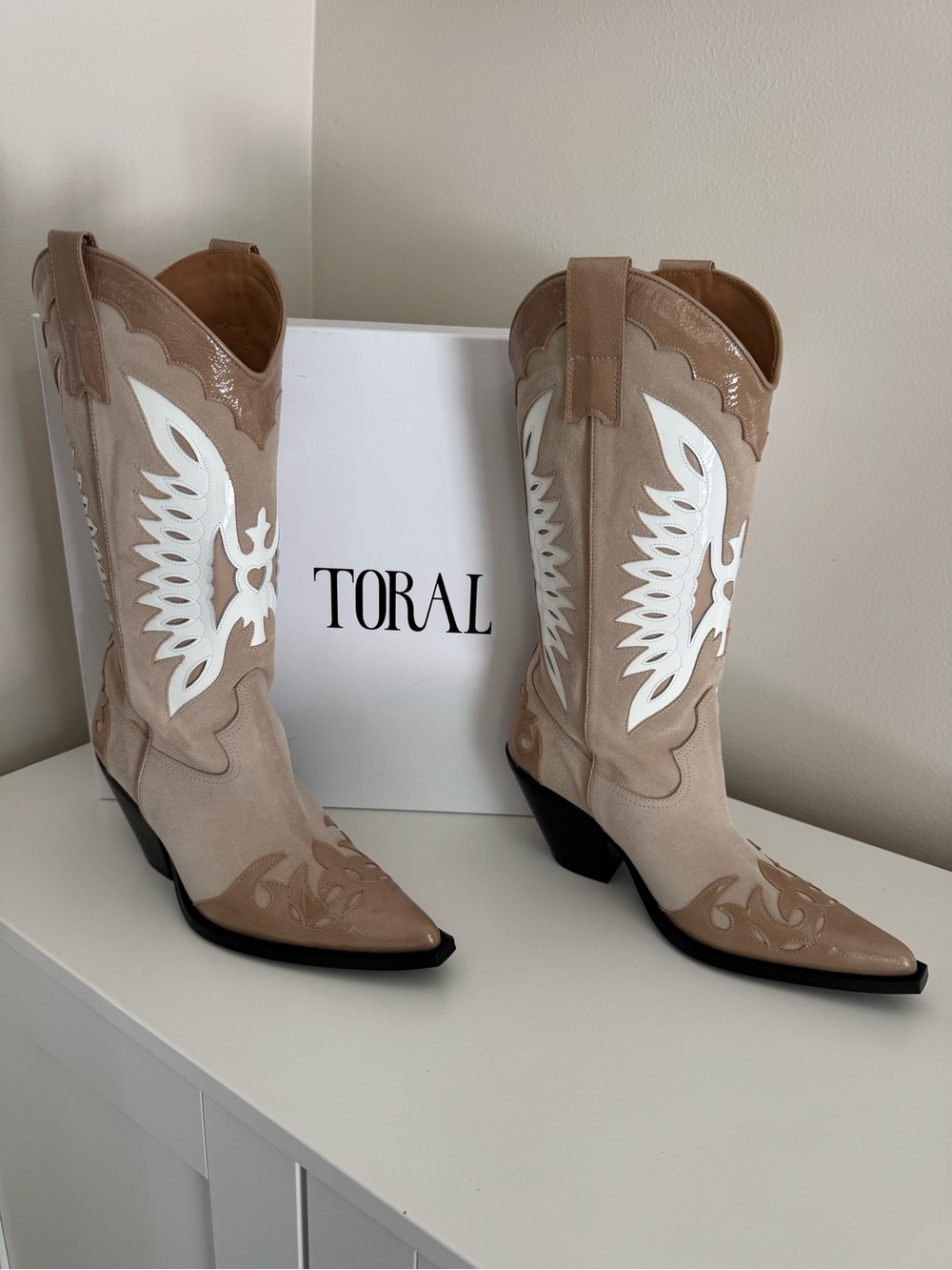 Toral Beige and White Western-Style Mid Heel Boots